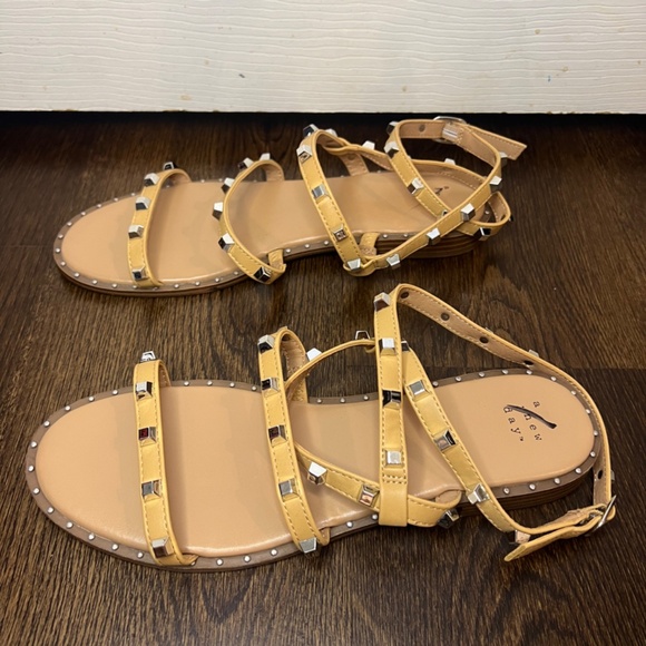 A New Day Studded Wraparound Strap Sandals - Picture 3 of 4
